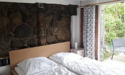 Schlafzimmer mit Doppelbett