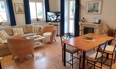 Wohnzimmer mit Kamin