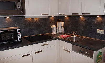 moderner Küchenbereich (voll ausgestattet)