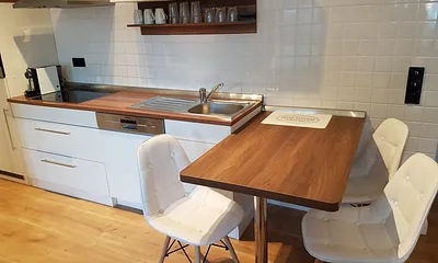 Küchenzeile mit Geschirrspüler