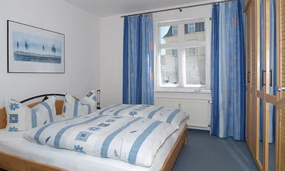 Schlafzimmer mit Doppelbett