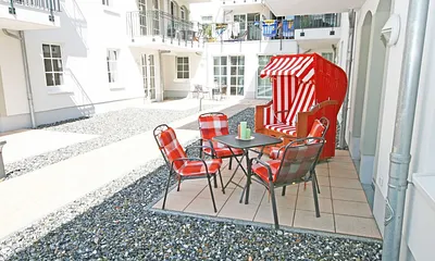 Terrasse mit Strandkorb