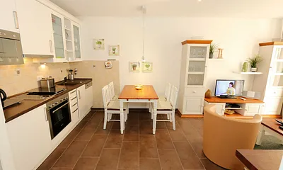 kombinierter Wohn-/Koch- und Essbereich