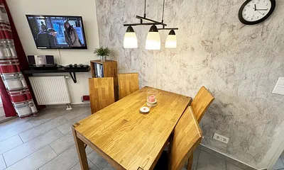 Esstisch mit Stühlen