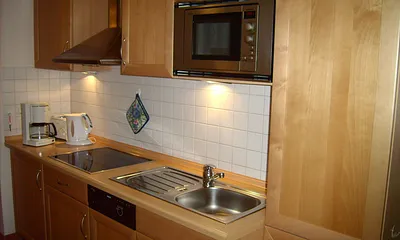 moderner Küchenbereich (voll ausgestattet)