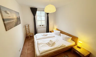 Schlafzimmer mit Doppelbett