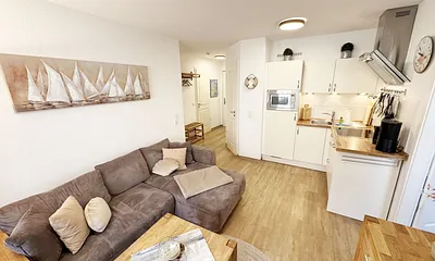 Küchenzeile mit angrenzendem Wohnbereich