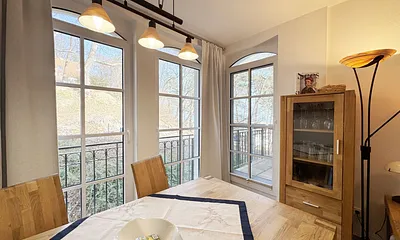 Esstisch mit Stühlen