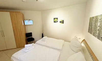 Schlafzimmer mit TV