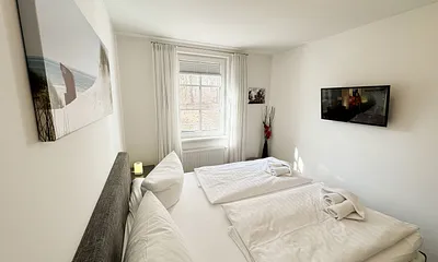 Wohnung  Ostseesilber - Blick über das Doppelbett zum TV