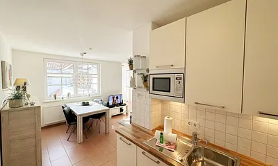 Küchenzeile mit Geschirrspüler