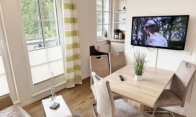 Essbereich mit Stühlen