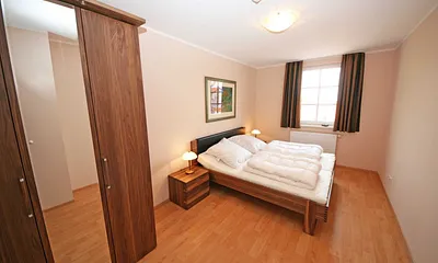 1. Schlafzimmer mit Doppelbett