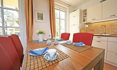 Esstisch mit Stühlen