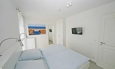 1. Schlafzimmer mit TV