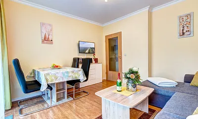 Essplatz für 4 Personen, Flat-TV, Stereoanlage & freies W-LAN