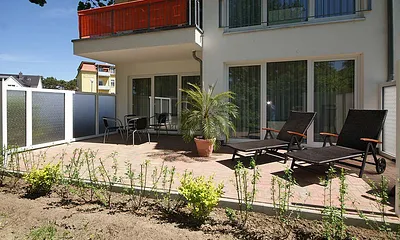 20m² große möblierte Terrasse inkl. Sonnenliegen
