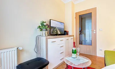 Wohnzimmer mit Flat-TV & freies W-LAN