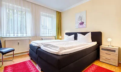 Schlafzimmer mit Doppelbett