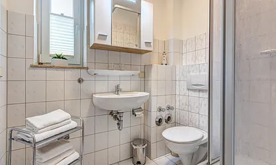 Bad mit Dusche/WC & Föhn