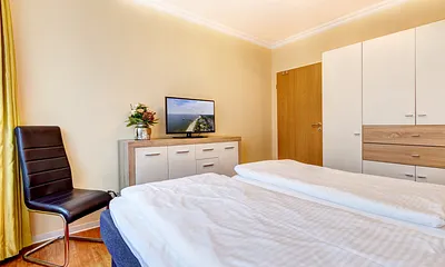 2. Flat-TV im Schlafzimmer