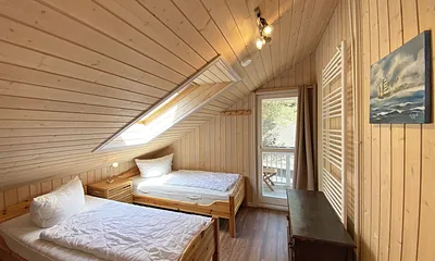 Schlafzimmer mit 2 Einzelbetten (0,90 m x 2,00 m)