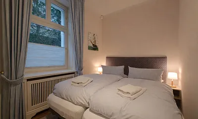 Schlafzimmer mit Doppelbett