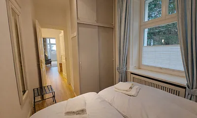 Schlafzimmer mit Doppelbett