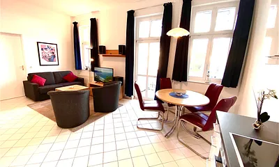 Sehr geräumige Wohnko,binationalen mit Tür zum Balkon