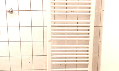 Handtuchtrocknungsheizkörper im Bad 