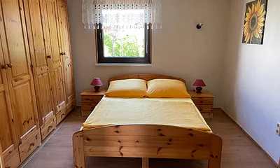 Schlafzimmer 1