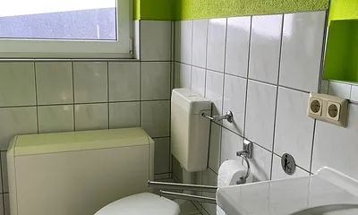 Badezimmer - die Dusche befindet sich auf der anderen Seite 