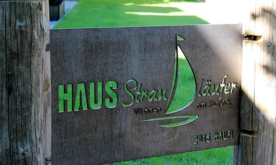 Das Haus Strandläufer (Baujahr 2015) ergänzt  harmonisch die bestehende gepflegte Ferienanlage  "Parkresidenz Dierhagen-Strand" 