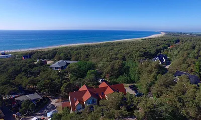 Sie wohnen direkt am Hauptstrandzugang! ( Das Haus mit rotem Dach )