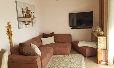 Ein LCD-TV, eine Nintendo Wii-Konsole , Bücher, DVD Player mit verschiedenen DVD´s und div. Spiele für Groß und Klein.