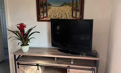 Satellitenfernseher, Telefon, kostenloses WLAN