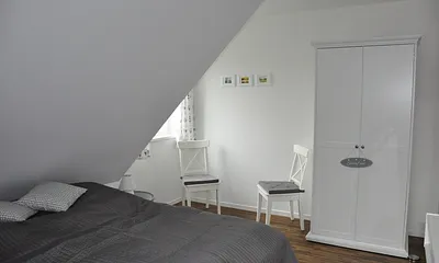 Schlafzimmer im Obergeschoss mit Doppelbett (Graues Zimmer)