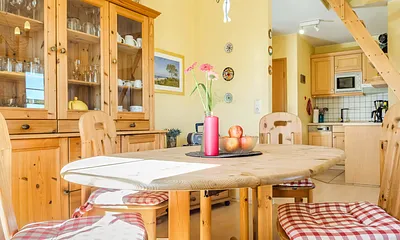 gemütlicher Esstisch