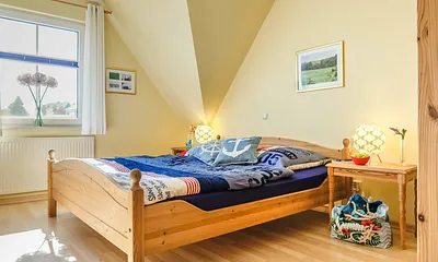 Schlafzimmer mit Doppelbett 1,80m x 2,00 m