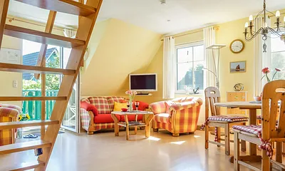 Wohnzimmer mit Esstisch