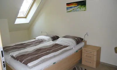 Schlafzimmer mit Doppelbett