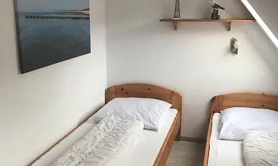 Schlafzimmer mit zwei Einzelbetten...