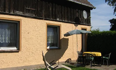 Terrasse und Grünfläche mit viel Platz zum Toben