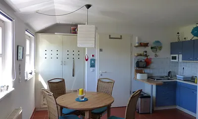 Blick in den Küchen- und Essbereich