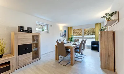 Wohnzimmer mit Essplatz