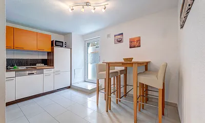 Essplatz, Küchenbereich und Eingangsbereich