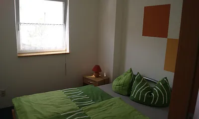 Schlafzimmer mit Doppelbett