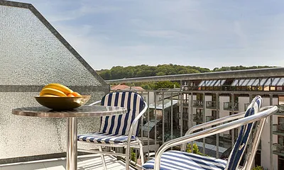 Die Ferienwohnung hat 2 möblierte Balkone, die rückwärtig, nach Südwesten ausgerichtet sind.