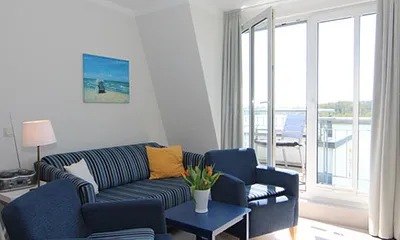 Wohnbereich mit kl. Balkon - Blick auf den Schloonsee