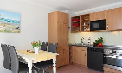 Küchenzeile mit Essplatz